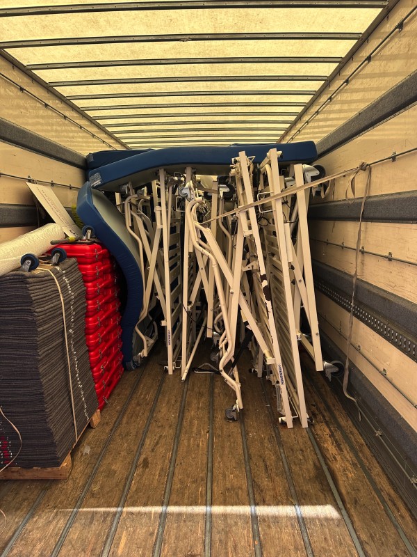 Chargement de lit médicalisé par ML, Transport et Demenagement