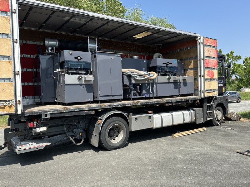 Protection sous film bulle renforcé avant le transport de matériel d’impression professionnel en dordogne