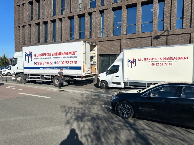 Comment organiser le transfert de bureaux à Pessac de manière efficace en déléguant l'emballage de la vaisselle et des cadres à des professionnels?