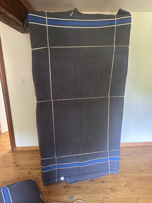 PROTECTION D'UN MEUBLE SOUS COUVERTURE PAR ML TRANSPORT ET DÉMENAGEMENT 