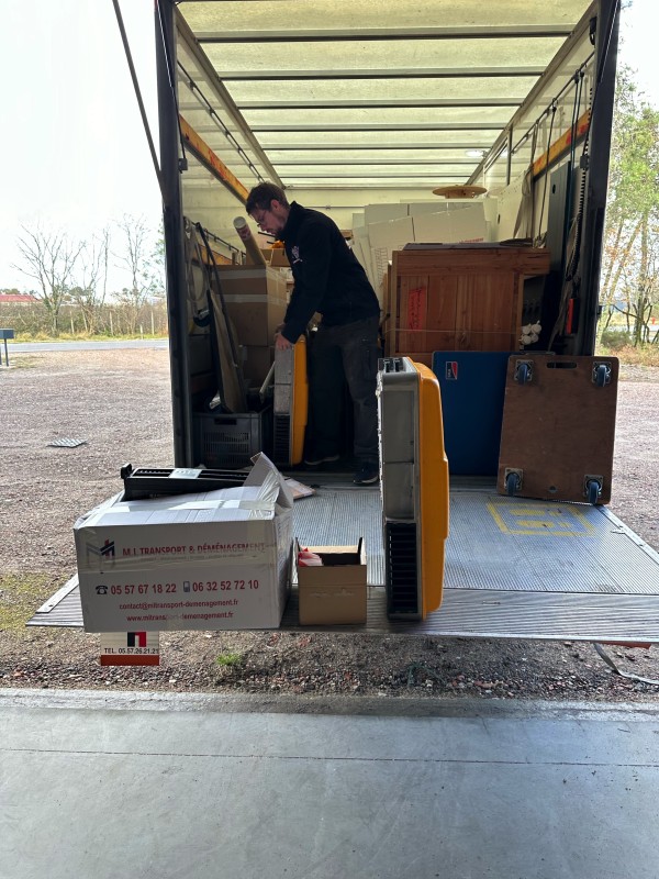Livraison, par les équipes de ML, Transport et Déménagement à Biscarrosse
