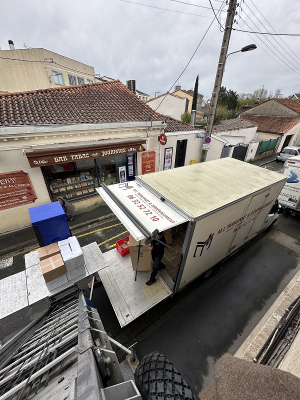 Location immédiate de monte-charge pour votre déménagement ou manutention à Bordeaux centre