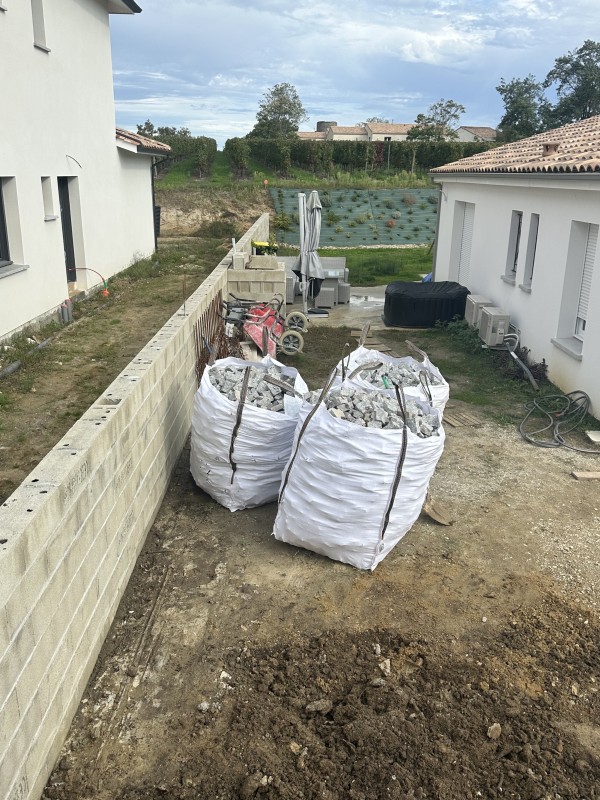 Évacuation de terre plus livraison de   pavé