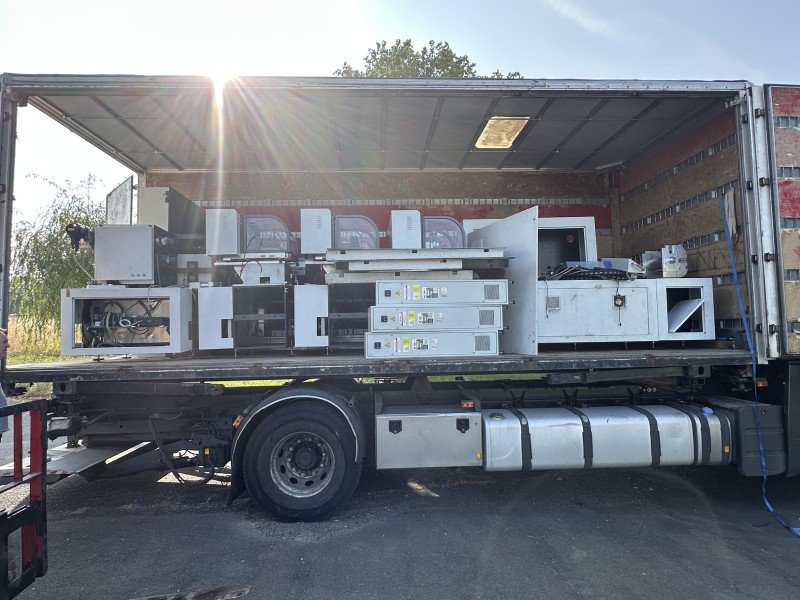 Installation de la machine d’imprimerie dans les nouveaux locaux à Périgueux