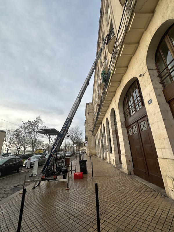 Déménagement en urgence à Bordeaux centre ? Louez un monte-charge rapidement