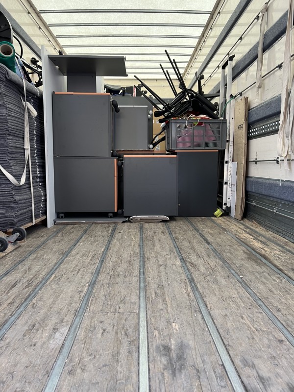 Chargement du mobilier sur un transfert réaliser par nos équipes 