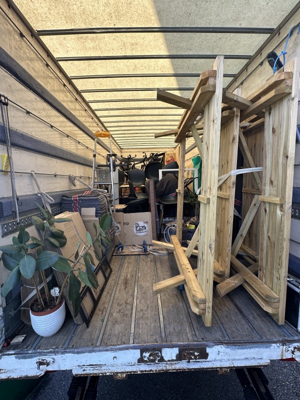 Transport sécurisé de mobilier de collectivité entre deux communes de Gironde