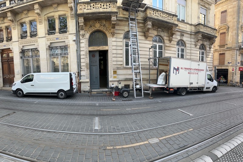 Monte-meubles disponible rapidement à Bordeaux centre : intervention express pour mobilier encombrant
