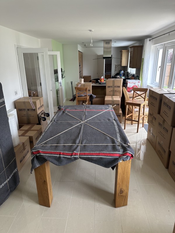 ml transport et déménagement emballage d'une table de salle à manger 