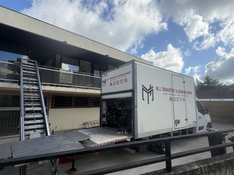 Guide technique pour choisir un déménageur spécialisé en transfert de cabinet libéral à Bordeaux garantissant une manutention sécurisée de tout le matériel médical